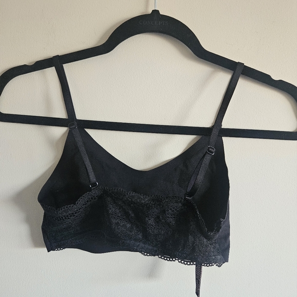 Victoria's Secret Black Bralette Size Small - Picture 2 of 3